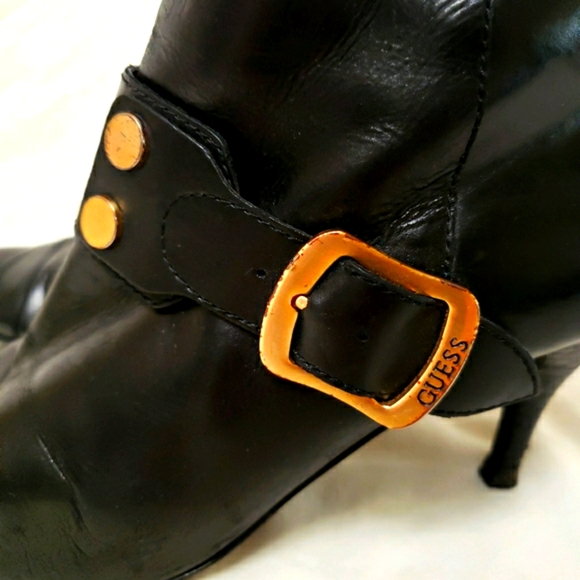 Guess Vintage Ankle Boots Black Pointed Toe Kitten Heel Gold Hardware Luxury S-9 - Picture 4 of 9